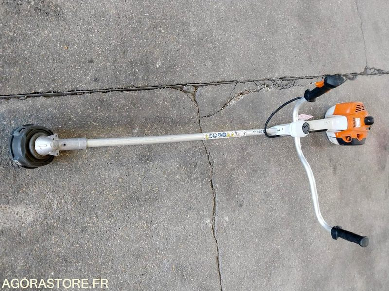Débroussailleuse - Equipamentos para jardinagem: foto 1 Débroussailleuse - Equipamentos para jardinagem: foto 1