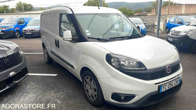 FIAT DOBLO - 2018 - 73197KM - FC054CW - Furgão compacto: foto 2 FIAT DOBLO - 2018 - 73197KM - FC054CW - Furgão compacto: foto 2