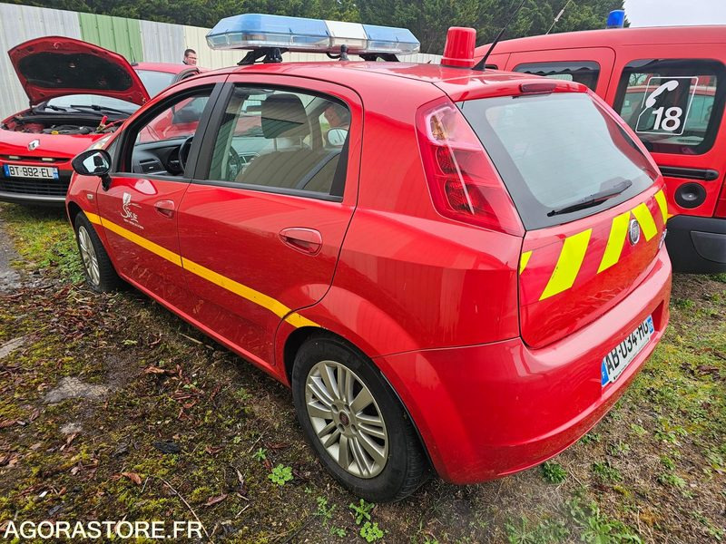 FIAT PUNTO 166119kms 2009 - AB034HG - Automóvel: foto 4 FIAT PUNTO 166119kms 2009 - AB034HG - Automóvel: foto 4