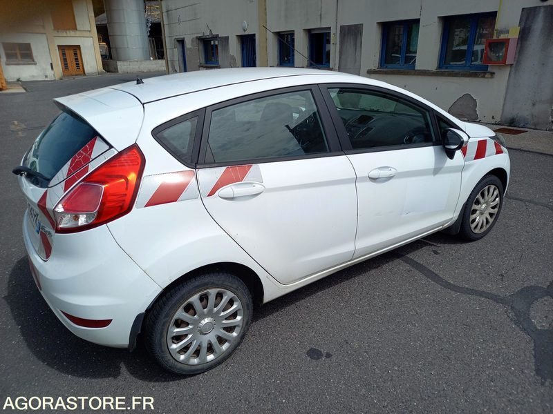 FORD FIESTA TDCI 70 FAP TREND -5 PORTES - Automóvel: foto 5 FORD FIESTA TDCI 70 FAP TREND -5 PORTES - Automóvel: foto 5