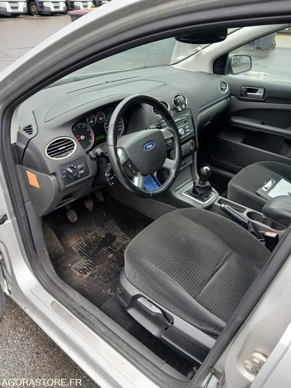 FORD FOCUS 1.8 ESSENCE - 2006 - 135 225 km - Automóvel: foto 4 FORD FOCUS 1.8 ESSENCE - 2006 - 135 225 km - Automóvel: foto 4