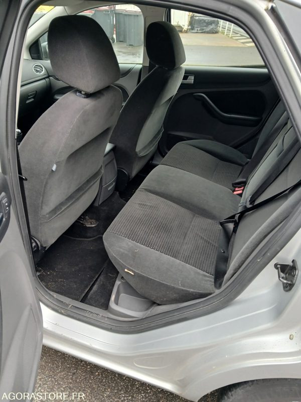 FORD FOCUS 1.8 ESSENCE - 2006 - 135 225 km - Automóvel: foto 5 FORD FOCUS 1.8 ESSENCE - 2006 - 135 225 km - Automóvel: foto 5