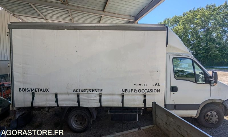 FOURGON IVECO 35C18 - 2008 - 182 000 KM - Furgão: foto 3 FOURGON IVECO 35C18 - 2008 - 182 000 KM - Furgão: foto 3