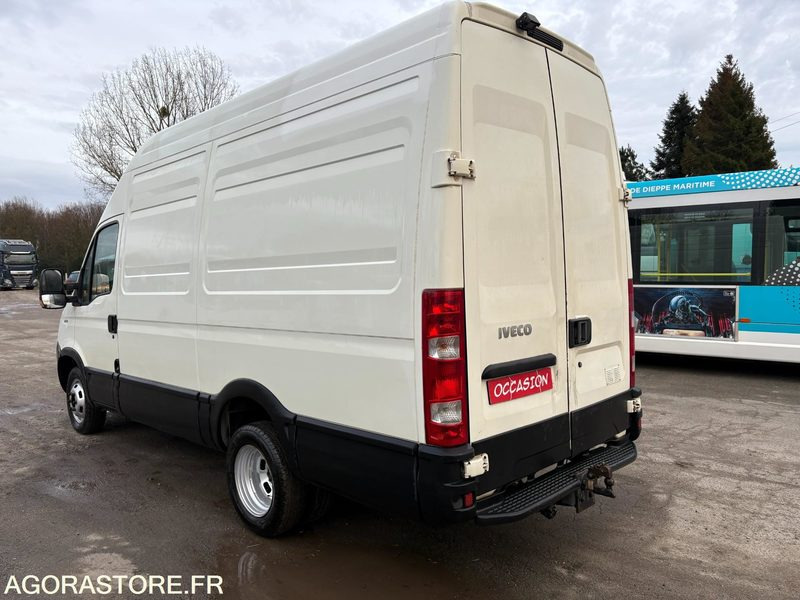 FOURGON IVECO DAILY 180 CV - 2011 - 195 600 KMS - Furgão: foto 4 FOURGON IVECO DAILY 180 CV - 2011 - 195 600 KMS - Furgão: foto 4