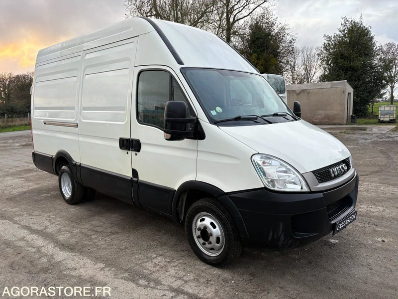 FOURGON IVECO DAILY 180 CV - 2011 - 195 600 KMS - Furgão: foto 1 FOURGON IVECO DAILY 180 CV - 2011 - 195 600 KMS - Furgão: foto 1