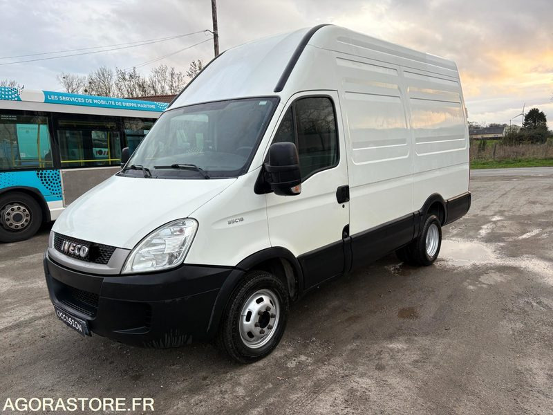FOURGON IVECO DAILY 180 CV - 2011 - 195 600 KMS - Furgão: foto 2 FOURGON IVECO DAILY 180 CV - 2011 - 195 600 KMS - Furgão: foto 2
