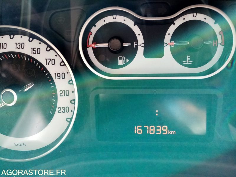 Fiat 500 L GNV POPSTAR MINISPACE DE 2016 - Automóvel: foto 4 Fiat 500 L GNV POPSTAR MINISPACE DE 2016 - Automóvel: foto 4