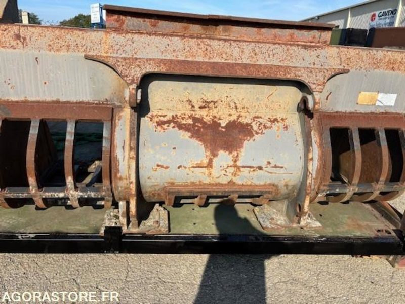 GODET SCELETTE 2.5 M3 DE CHARGEUR EN ATTACHE TYPE VOLVO - Balde para separação: foto 1 GODET SCELETTE 2.5 M3 DE CHARGEUR EN ATTACHE TYPE VOLVO - Balde para separação: foto 1