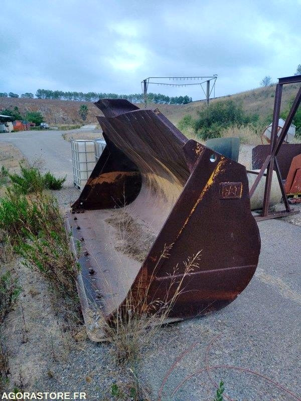 Godet CATERPILLAR - Ferramenta/ Equipamento: foto 2 Godet CATERPILLAR - Ferramenta/ Equipamento: foto 2