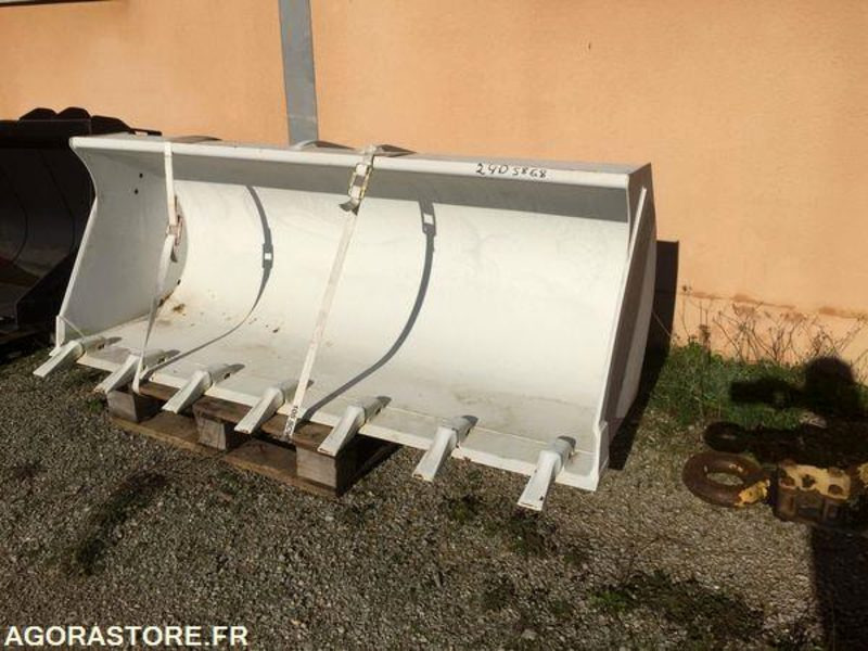 Godet neuf de chargeuse 2000mm New Holland W50, W60, W70, W80 - Balde para carregadeiras: foto 1 Godet neuf de chargeuse 2000mm New Holland W50, W60, W70, W80 - Balde para carregadeiras: foto 1