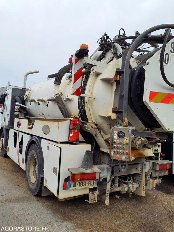 HYDROCUREUR 19T RIVARD - 2004 / 262 122 KM - Caminhão limpa fossa: foto 2 HYDROCUREUR 19T RIVARD - 2004 / 262 122 KM - Caminhão limpa fossa: foto 2