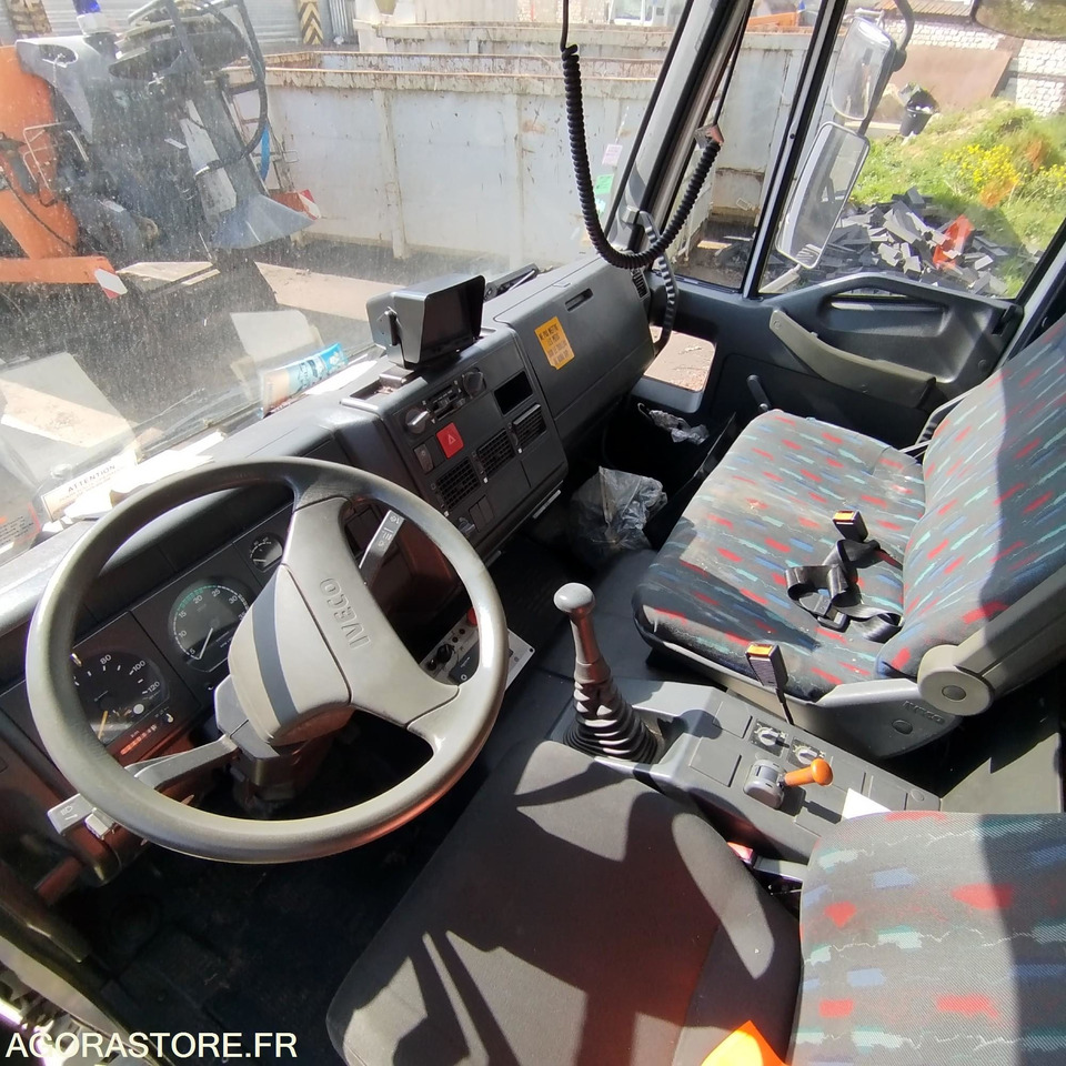 IVECO 100E1K SEMAT - Caminhão de lixo: foto 4 IVECO 100E1K SEMAT - Caminhão de lixo: foto 4