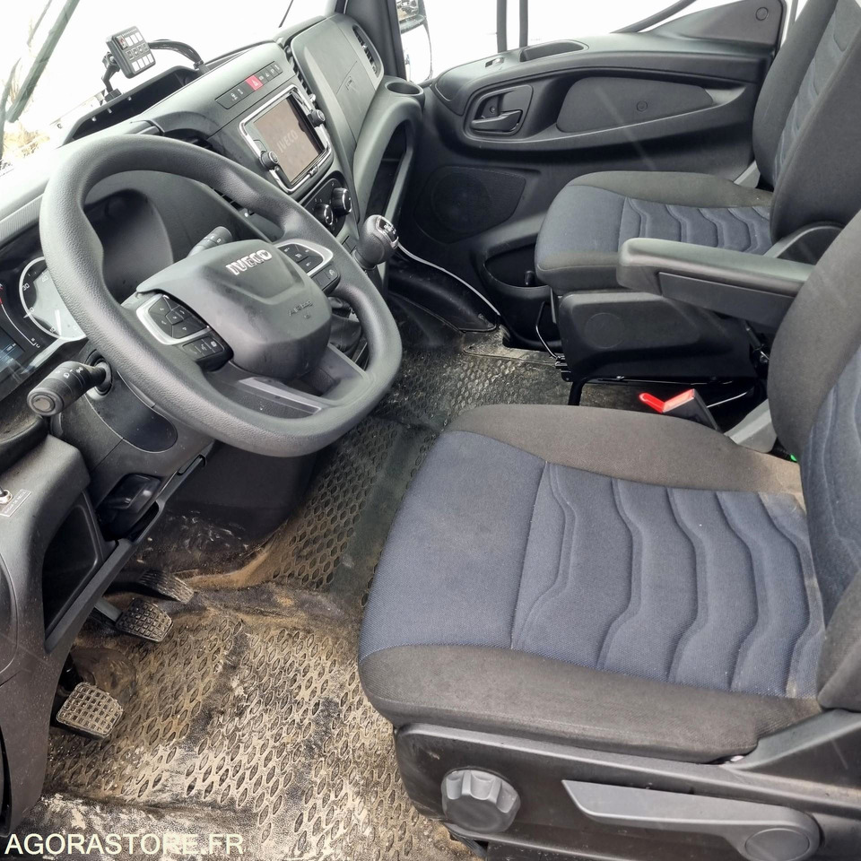 IVECO - 35S16 NACELLE - 2020 / 21000 KM - Furgão: foto 5 IVECO - 35S16 NACELLE - 2020 / 21000 KM - Furgão: foto 5