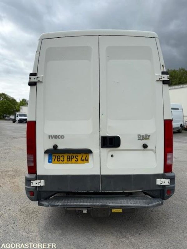 IVECO DAILY - 2003 - 173808KMS - Furgão: foto 4 IVECO DAILY - 2003 - 173808KMS - Furgão: foto 4