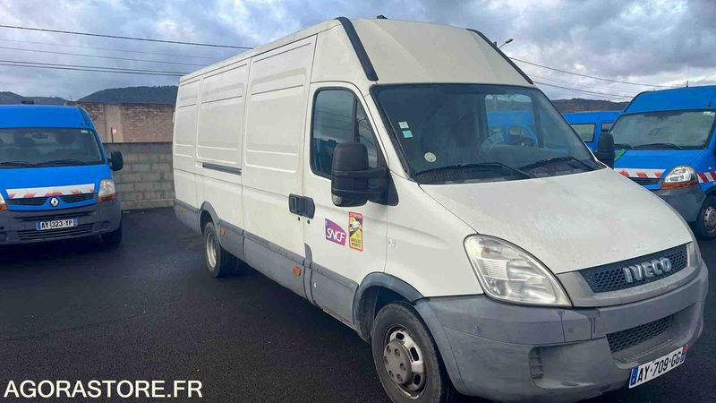 IVECO | DAILY | 2010 | 82193KM - Furgão: foto 2 IVECO | DAILY | 2010 | 82193KM - Furgão: foto 2