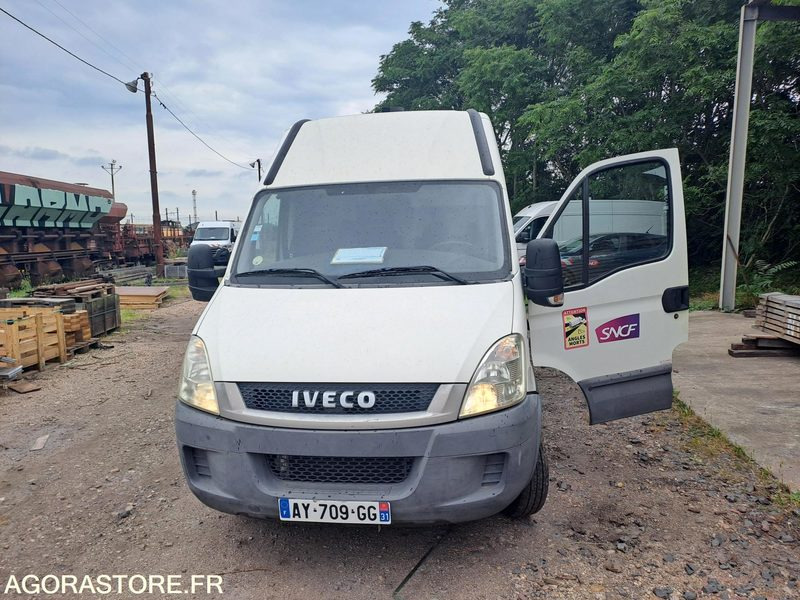 IVECO | DAILY | 2010 | 82193KM - Furgão: foto 5 IVECO | DAILY | 2010 | 82193KM - Furgão: foto 5