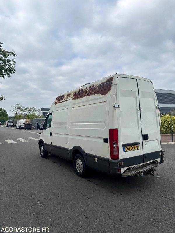 IVECO DAILY 35S12 - 67 000 KM - Furgão: foto 2 IVECO DAILY 35S12 - 67 000 KM - Furgão: foto 2