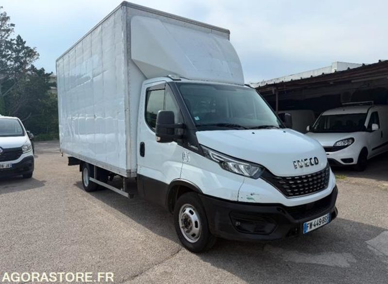 Iveco DAILY CCB - 2020 - 295 000km - Furgão: foto 2 Iveco DAILY CCB - 2020 - 295 000km - Furgão: foto 2