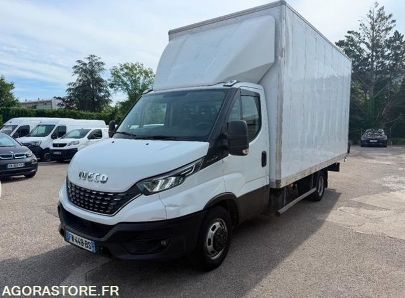 Iveco DAILY CCB - 2020 - 295 000km - Furgão: foto 1 Iveco DAILY CCB - 2020 - 295 000km - Furgão: foto 1