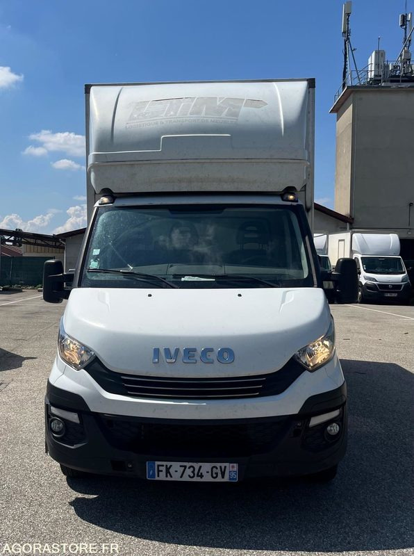 Iveco Daily 35C BVA - 2019 - 118 200km - Furgão: foto 1 Iveco Daily 35C BVA - 2019 - 118 200km - Furgão: foto 1