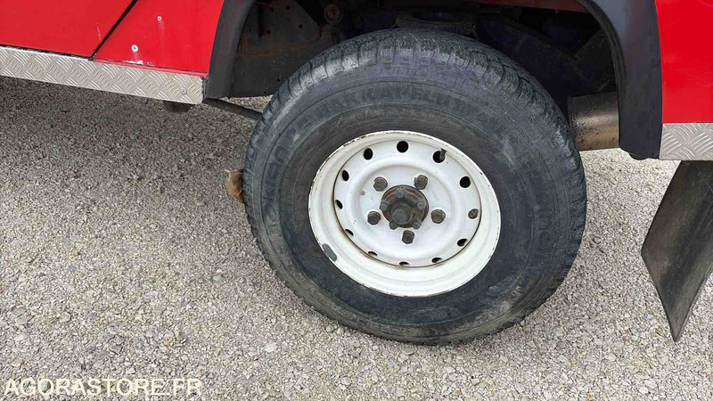 LAND ROVER DÉFENDER 140 - 123 683 Kms - 2001 - 6620 XE 74 - SUV: foto 5 LAND ROVER DÉFENDER 140 - 123 683 Kms - 2001 - 6620 XE 74 - SUV: foto 5