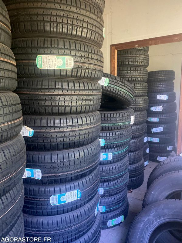 LOT DE 24 PNEUS NOKIAN ROTIIVA HT LT 265/70R17C 121/118S DOT 2016 (T429326) - Pneu: foto 2 LOT DE 24 PNEUS NOKIAN ROTIIVA HT LT 265/70R17C 121/118S DOT 2016 (T429326) - Pneu: foto 2