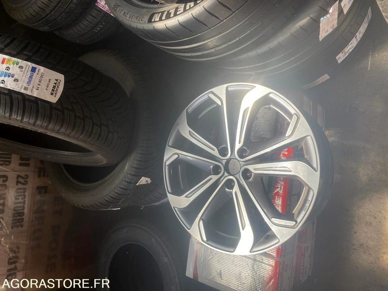 LOT DE 56 JANTES ALUMINIUM ORIGINE RENAULT ESPACE V EN 20 POUCES BI-TON - Ferramenta/ Equipamento: foto 1 LOT DE 56 JANTES ALUMINIUM ORIGINE RENAULT ESPACE V EN 20 POUCES BI-TON - Ferramenta/ Equipamento: foto 1