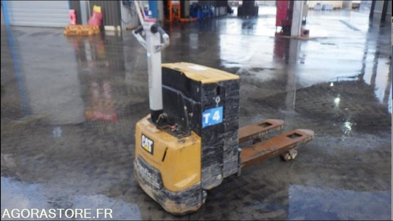 Lot de 9 Transpalettes Electriques CAT (année de 2019 à 2023) - Innondé partiel - Porta-palete: foto 4 Lot de 9 Transpalettes Electriques CAT (année de 2019 à 2023) - Innondé partiel - Porta-palete: foto 4