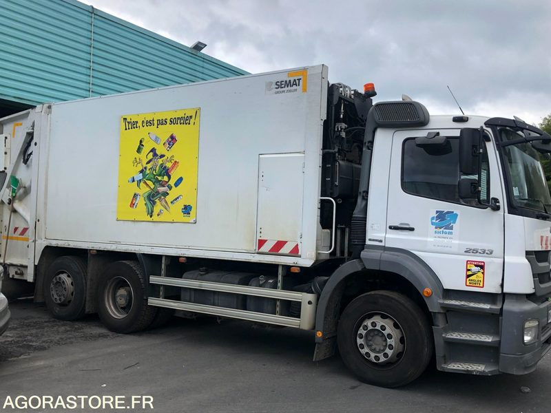 MERCEDES AXOR 26T-21m3 - 287235 kms - 2014 - Caminhão de lixo: foto 2 MERCEDES AXOR 26T-21m3 - 287235 kms - 2014 - Caminhão de lixo: foto 2