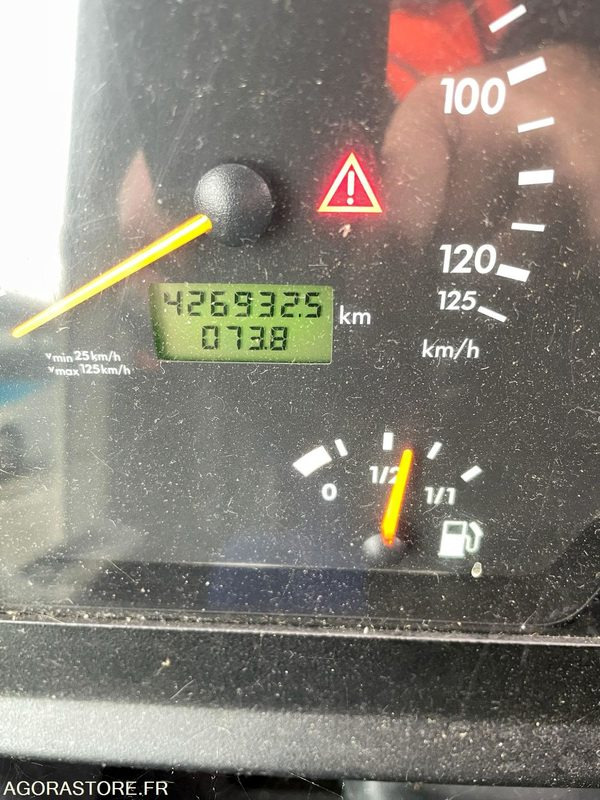 MERCEDES INTOURO N°093372 - Autocarro escolar: foto 5 MERCEDES INTOURO N°093372 - Autocarro escolar: foto 5