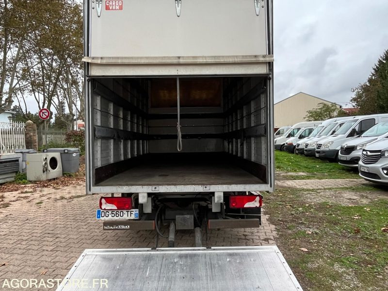 MERCEDES SPRINTER - 2014 / 165 605 KM - Furgão: foto 4 MERCEDES SPRINTER - 2014 / 165 605 KM - Furgão: foto 4