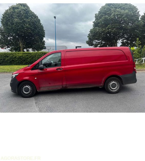 MERCEDES VITO - 370000 kms - 2015 (2774) - Furgão compacto: foto 1 MERCEDES VITO - 370000 kms - 2015 (2774) - Furgão compacto: foto 1
