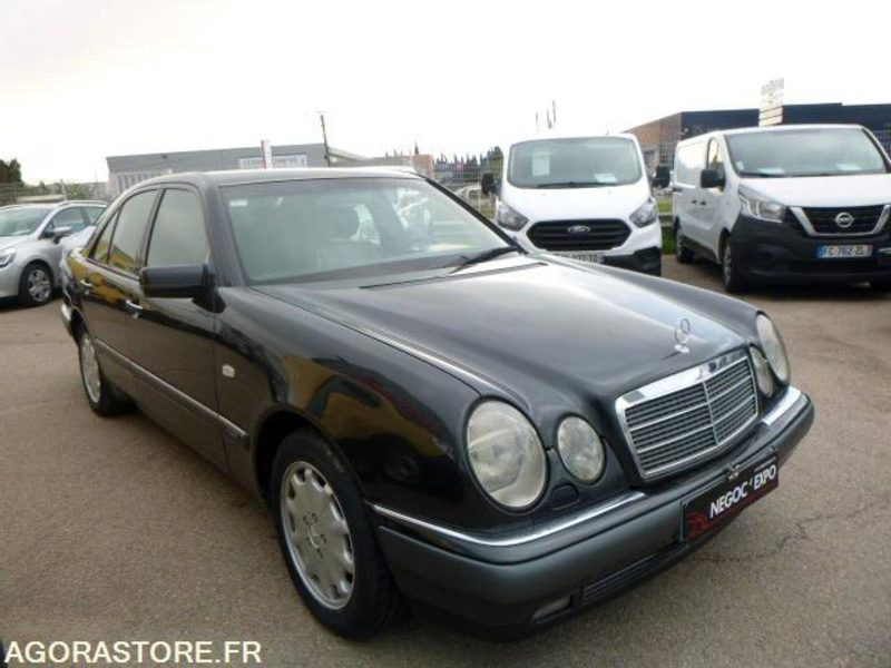 MERCEDES classe E 420 v8 W210 - 1996 - immatriculation espagnole vente pour pro - Automóvel: foto 1 MERCEDES classe E 420 v8 W210 - 1996 - immatriculation espagnole vente pour pro - Automóvel: foto 1