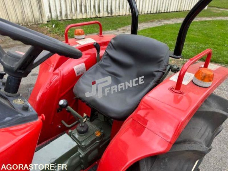 MICROTRACTEUR YANMAR 20CV 2 CYLINDRES 1150CM3 D'OCCASION 2RM TRES BON ETAT 810H - Trator: foto 4 MICROTRACTEUR YANMAR 20CV 2 CYLINDRES 1150CM3 D'OCCASION 2RM TRES BON ETAT 810H - Trator: foto 4