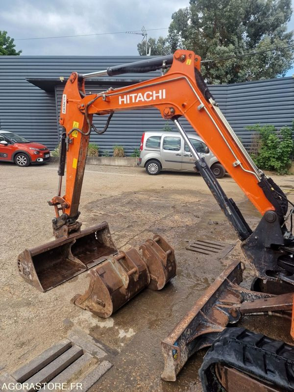 MINI PELLE HYDRAULIQUE SUR CHENILLES CAOUTCHOUC HITACHI ZX26U DIESEL 19.7CV 2017 - Mini escavadeira: foto 5 MINI PELLE HYDRAULIQUE SUR CHENILLES CAOUTCHOUC HITACHI ZX26U DIESEL 19.7CV 2017 - Mini escavadeira: foto 5