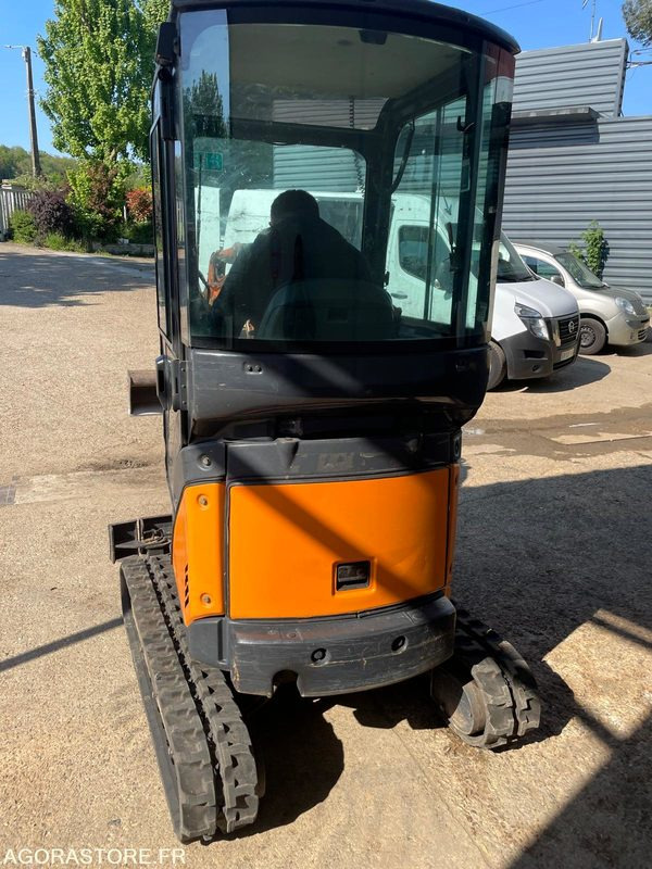 Leasing de  MINI-PELLE SUR CHENILLE CAOUTCHOUC HITACHI ZX17U-2  15CV 1.9T AVEC 3 GODETS MINI-PELLE SUR CHENILLE CAOUTCHOUC HITACHI ZX17U-2  15CV 1.9T AVEC 3 GODETS: foto 10