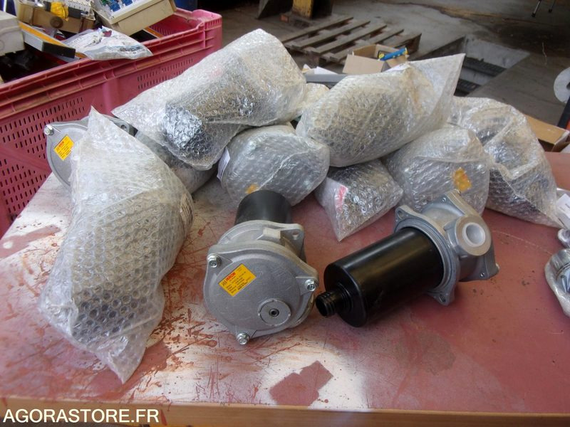LOT HYDRAULIQUE NEUF FILTRES TEMOIN TB CLAPET DE DECOMPRETION - Máquina agrícola: foto 1 LOT HYDRAULIQUE NEUF FILTRES TEMOIN TB CLAPET DE DECOMPRETION - Máquina agrícola: foto 1