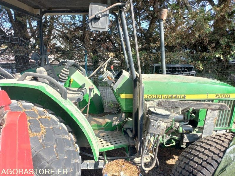 TRACTEUR JOHN DEERE 5400 AVEC CHARGEUR ET PELLE - Máquina agrícola: foto 2 TRACTEUR JOHN DEERE 5400 AVEC CHARGEUR ET PELLE - Máquina agrícola: foto 2
