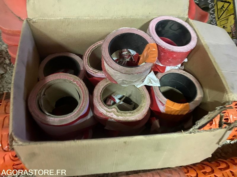 Matériel signalisation Borne, filet orange et panneaux vert/rouge - Equipamento de construção: foto 4 Matériel signalisation Borne, filet orange et panneaux vert/rouge - Equipamento de construção: foto 4