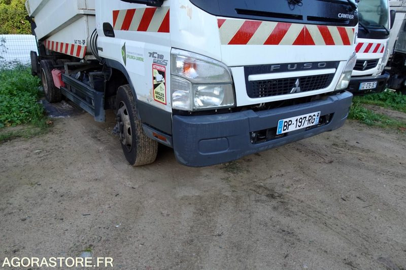 Mitsubishi Fuso - Caminhão de lixo: foto 2 Mitsubishi Fuso - Caminhão de lixo: foto 2