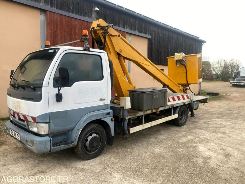 Nacelle Multitel 160 ALU DS monté sur Nissan Cabstar - Caminhão com plataforma aérea: foto 1 Nacelle Multitel 160 ALU DS monté sur Nissan Cabstar - Caminhão com plataforma aérea: foto 1