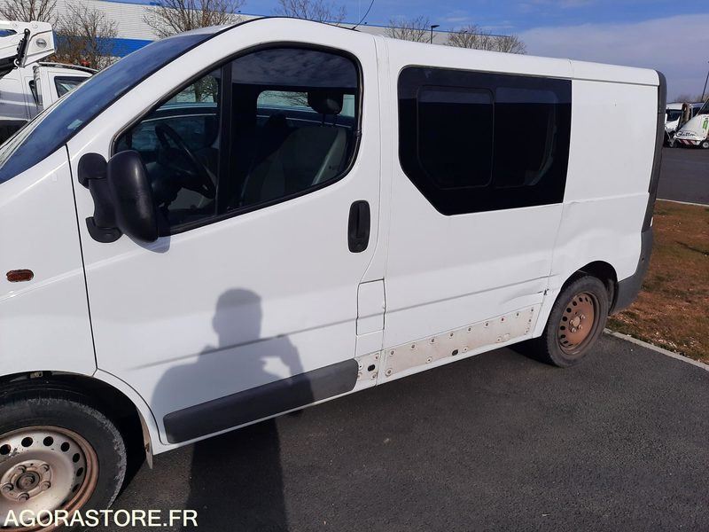 OPEL VIVARO - 2011 - 112 800KM - Furgão: foto 3 OPEL VIVARO - 2011 - 112 800KM - Furgão: foto 3