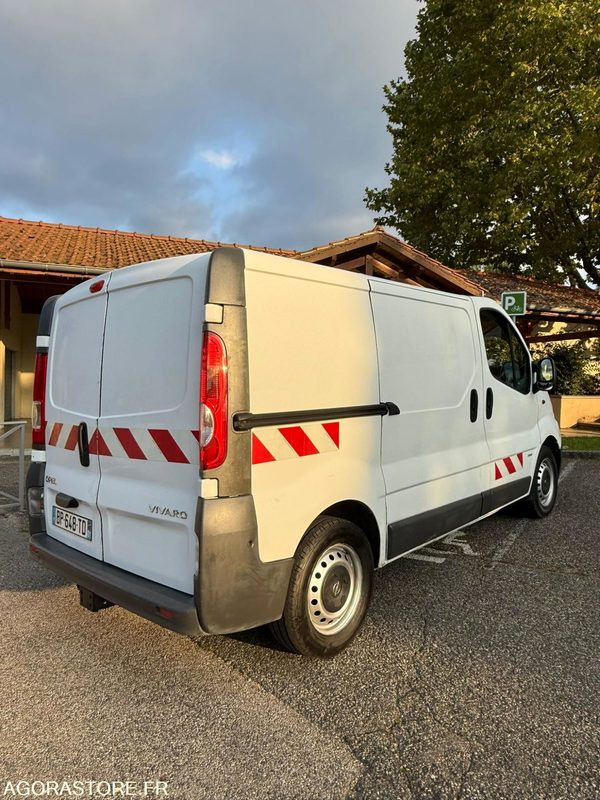 OPEL VIVARO 2L CDTI 90CH moteur 2L dci 90ch à chaine de distribution - Furgão compacto: foto 4 OPEL VIVARO 2L CDTI 90CH moteur 2L dci 90ch à chaine de distribution - Furgão compacto: foto 4