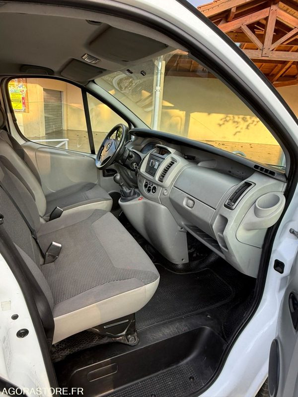 OPEL VIVARO 2L CDTI 90CH moteur 2L dci 90ch à chaine de distribution - Furgão compacto: foto 5 OPEL VIVARO 2L CDTI 90CH moteur 2L dci 90ch à chaine de distribution - Furgão compacto: foto 5