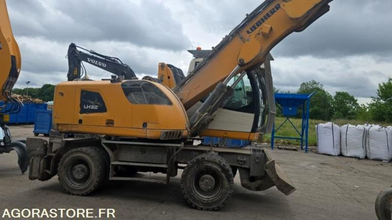 PELLE DE MANUTENTION SUR ROUE - LH22M LITRONIC LIEBHERR - 2017 / 12 053 HEURES - Escavadeira: foto 2 PELLE DE MANUTENTION SUR ROUE - LH22M LITRONIC LIEBHERR - 2017 / 12 053 HEURES - Escavadeira: foto 2