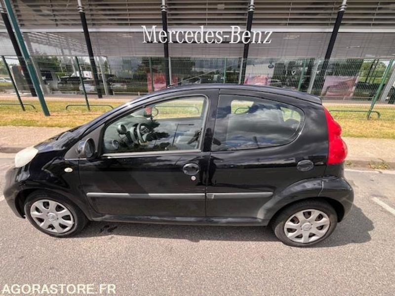 PEUGEOT 107 1.4 HDI TRENDY - Automóvel: foto 3 PEUGEOT 107 1.4 HDI TRENDY - Automóvel: foto 3