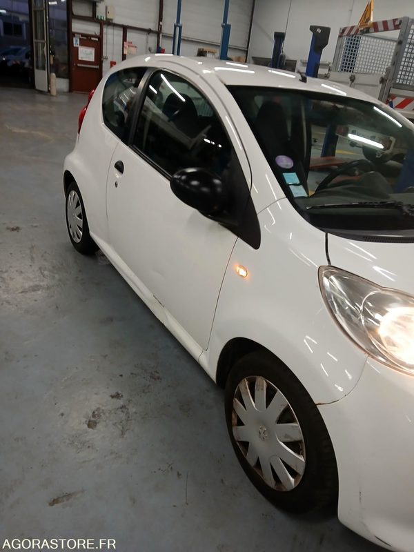 PEUGEOT 107 - 2008 - 142642 KM - Automóvel: foto 2 PEUGEOT 107 - 2008 - 142642 KM - Automóvel: foto 2
