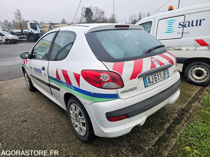 PEUGEOT 206+ - 2010 - 271008KM - AJ611JF - Automóvel: foto 4 PEUGEOT 206+ - 2010 - 271008KM - AJ611JF - Automóvel: foto 4