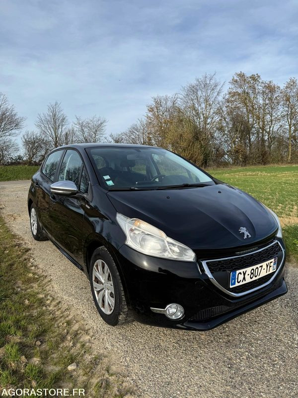 PEUGEOT 208 URBAN SOUL 1ER MAIN 150.000km - Automóvel: foto 1 PEUGEOT 208 URBAN SOUL 1ER MAIN 150.000km - Automóvel: foto 1