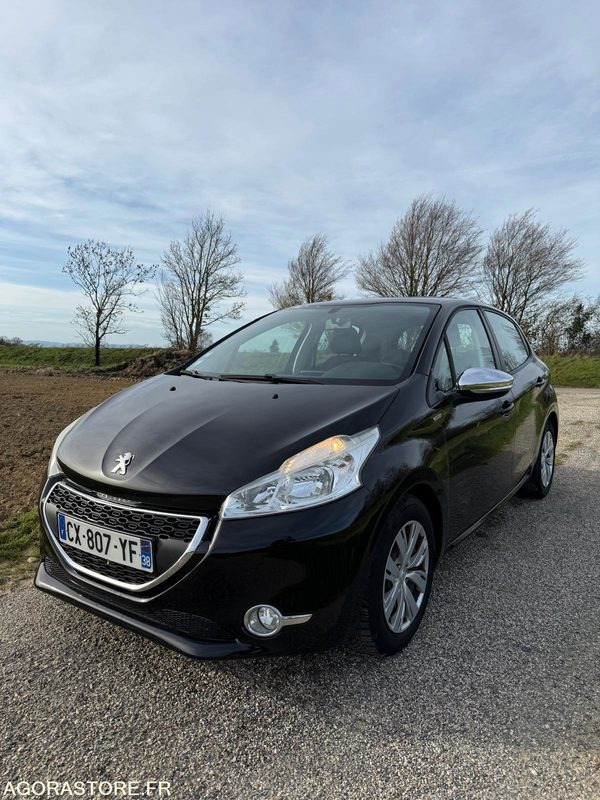 PEUGEOT 208 URBAN SOUL 1ER MAIN 150.000km - Automóvel: foto 2 PEUGEOT 208 URBAN SOUL 1ER MAIN 150.000km - Automóvel: foto 2